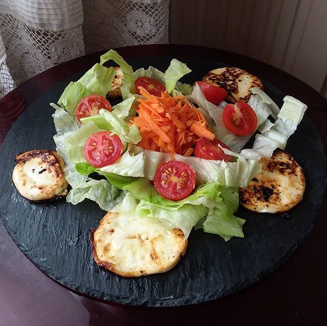 masendocrino's tweet photo. 📣 Mi cena de ayer. Ensalada con queso a la plancha, deliciosa.
#masendocrino #ensalada #salad #insalata #vegetarian #banquetesverdes #saludable #fit #fitness #foodlove #gimnasio #foodporn #healthy #hungry #healthyfood #heresmyfood #easyfood #easycooking #yummyfood #tastyfoo… https://t.co/DKIkxyJ35n