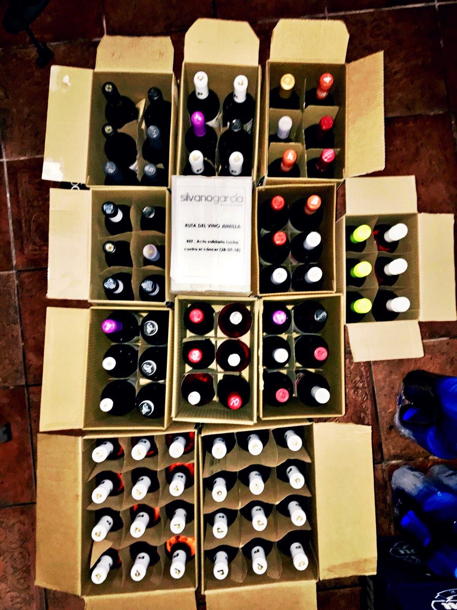 Ya tenemos preparado todo el vino que la #RutaDelVinoJumilla ofrecerá de manera solidaria a beneficio de la Asociación Española Contra el Cáncer. 🍷🍷
Os esperamos mañana viernes 28 en el Museo del Vino
.
.
#Solidarios #LaRutaConLaAECC #AECC #VinoSolidario #DOJumilla #RutaDelVino