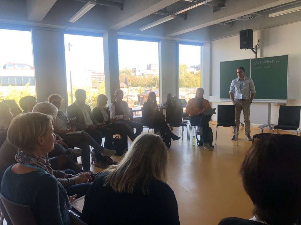 ewingo13's tweet image. In der 1 Session mit Christoph Meier von Scil geht es um  
#KI / #AI im Arbeitsumfeld 
Was sind die Herausforderungen für #LearningProfessionals 
#artificialintelligence #MachineLea
#clc18