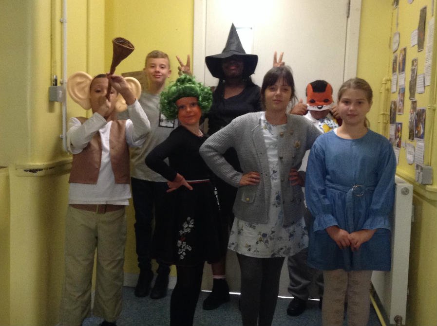 schoolnmps's tweet photo. Students at @schoolnmps loved Roald Dahl Day 2018. Making learning and reading fun @roald_dahl #welovereading #roalddahlday2018 @Booktrust #proudteacher #linkingourlearning
https://t.co/oJiIlgU4Fv https://t.co/lQkfFcyR5R