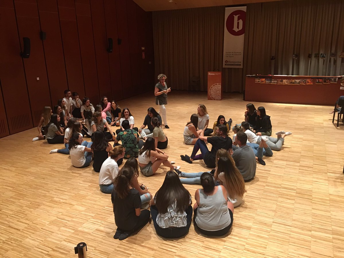 maprats's tweet image. Iniciem el seminari @Blanquerna de pràcticum II amb dinàmiques de grup #orgullblanquerna @BlanquernaFPCEE @uramonllull @annabelfc @Ruthdlo @MireiaCivis @marta_cabre