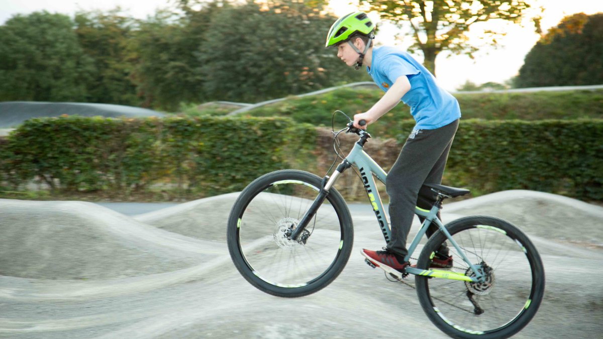 BritishCycling's tweet photo. A £15 million funding injection into local community cycling 🚴‍♀️ facilities such as @LeedsUrbanBike has been confirmed by UK Government, as part of the staging of the 2019 UCI Road World Championships in Yorkshire 🙌 @Yorkshire2019

Full Story ⬇️

https://t.co/6NaOcyU5oG https://t.co/ixe58dXOGv