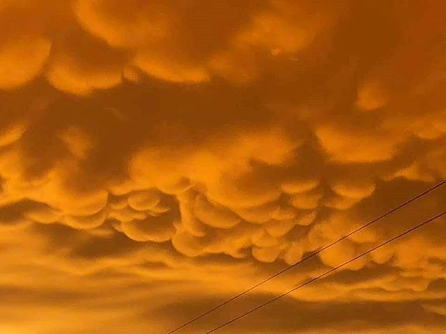 GregDeeWeather's tweet photo. Fantastic picture of mammatus clouds in Venice, Florida. 📷: Palma Calabro Lee #florida #flwx #venice #cloud #clouds #cloudporn #sunset #igclouds https://t.co/ZxzMGOrNTX https://t.co/JfcNdMhU3A