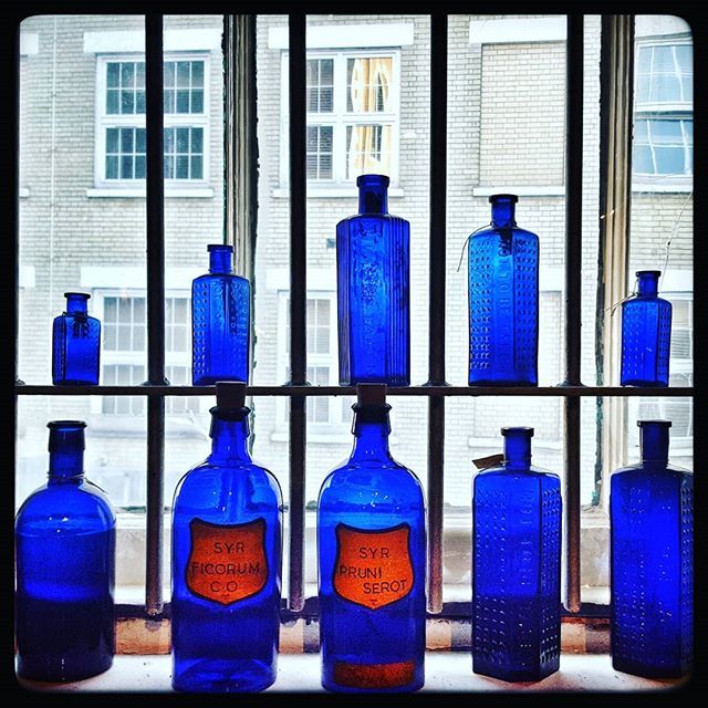 OldOpTheatre's tweet photo. Are you feeling blue? Then stop by to enjoy our blue apothecary bottles at the Old Operating Theatre Museum & Herb Garret. ❤
#apothecary
#oldoperatingtheatremuseum #herbgarret #instapassport #aroundtheworldpix #ig_masterpiece #campinassp #flashesof… https://t.co/2WR12rAeaq https://t.co/EctpelxWC3