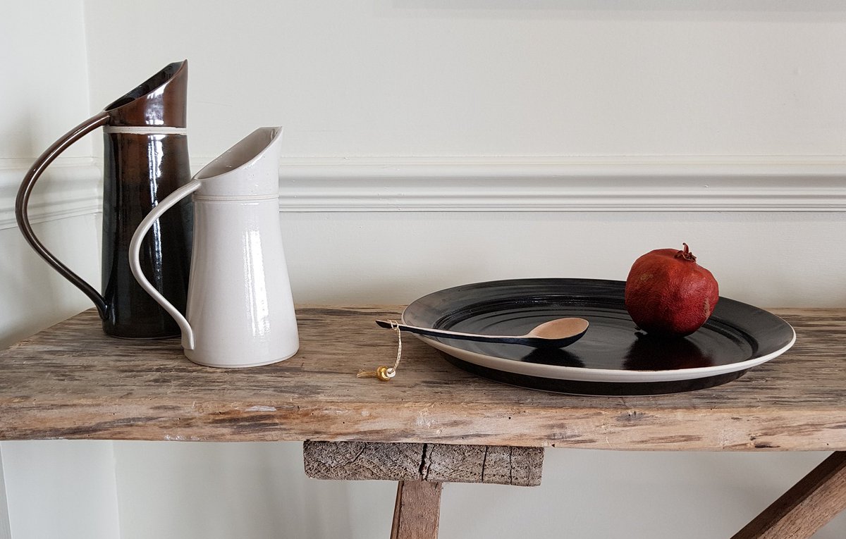 Gallery57art's tweet photo. Making arrangements with Jane Sarre Ceramics and a finely carved spoon by Mark Reddy. @JSarreCeramics #markreddyspoons #tenmokuglaze #ceramicjugs #ceramicplate #hazelspoon #finecraftmanship #romanbeads #makingarrangementsexhibitions https://t.co/0zAV5iu04N