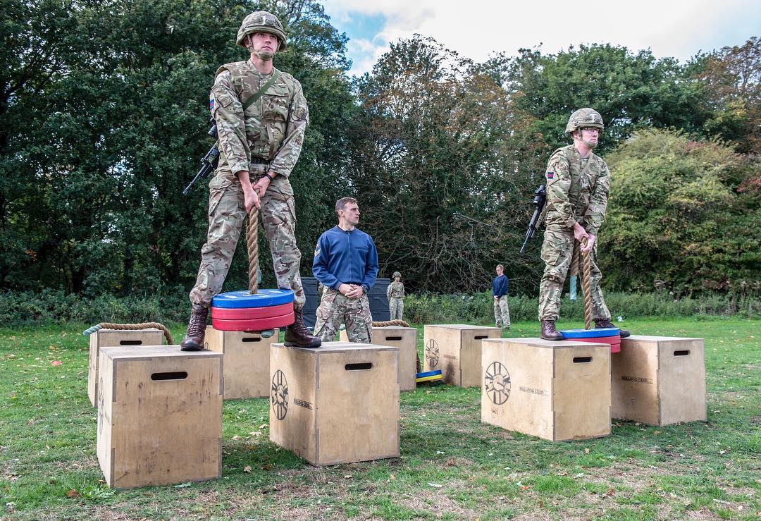 The new Physical Employment Standards for Close Combat Soldiers 4km march under 40 minutes (40kg) 2km march under 15 minutes (25kg) Fire and Movement in under 5 minutes 20m drag (110kg) A 22kg carry over 240m followed by a lift and hold 70kg 20 x 20kg carry over 30m