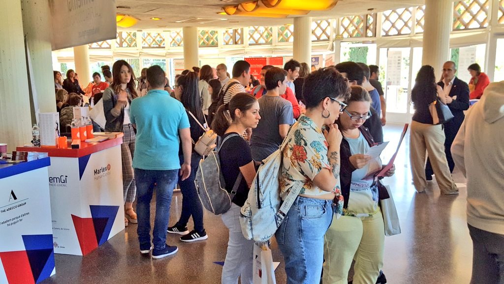 firadegirona's tweet photo. 26 empreses, 500 joves, 70 ofertes de treball i una desena de tallers formatius en un sol matí en la primera fira #FormemGi a la @firadegirona!
Notícia 👉https://t.co/1jH9RhIKJ7 https://t.co/Dxy4517iHK