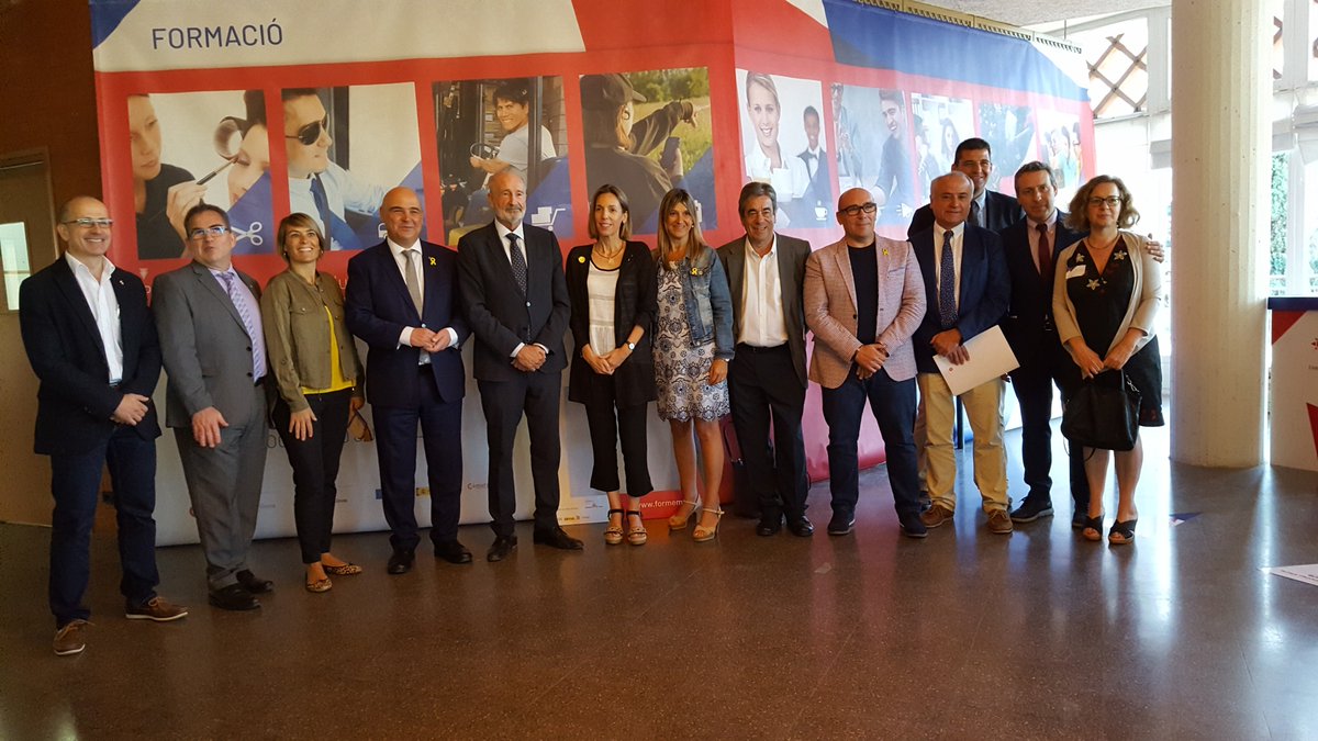 Promocio_gi's tweet photo. ✅Aquest matí, ha tingut lloc la inauguració de la Fira d’Ocupació Juvenil, #FormemGi. L’acte ha comptat amb la presència de la regidora de @promocio_gi, @GloPlanaYanes. https://t.co/sewM5Rkf7E