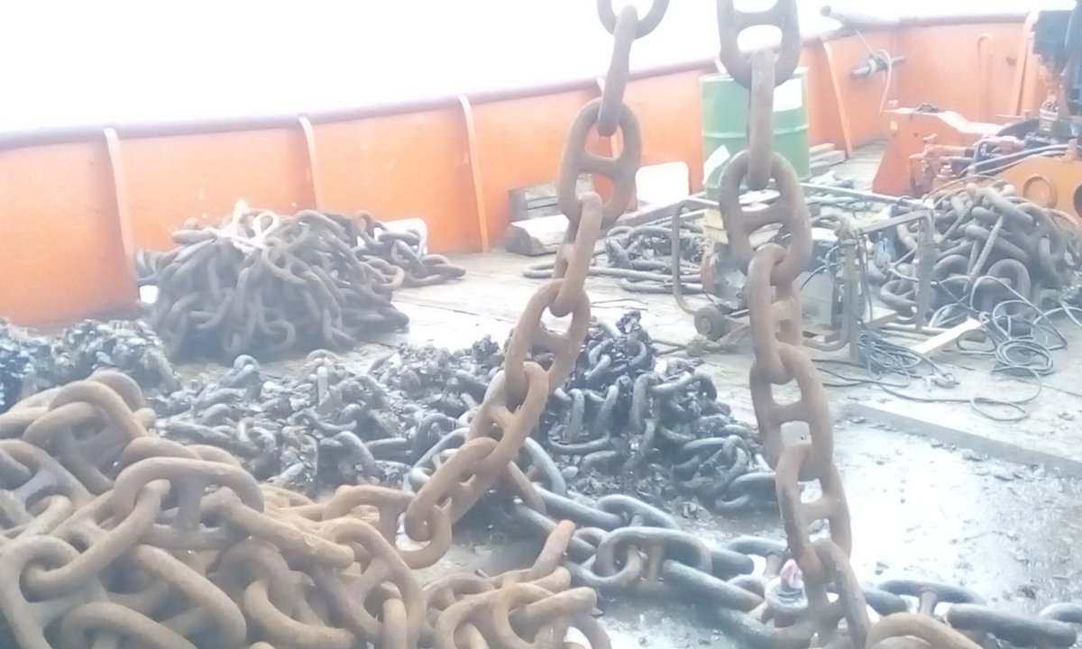 Mantenimiento de cadena en la boya de Cies