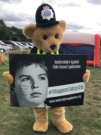 bedspolice's tweet image. PC Bobby Bear is supporting our #CSE #ItHappensToBoysToo campaign and wants you to know there are a number of support agencies available to provide help. Don’t be afraid to come forward and talk to someone about your concerns goo.gl/XCpedr