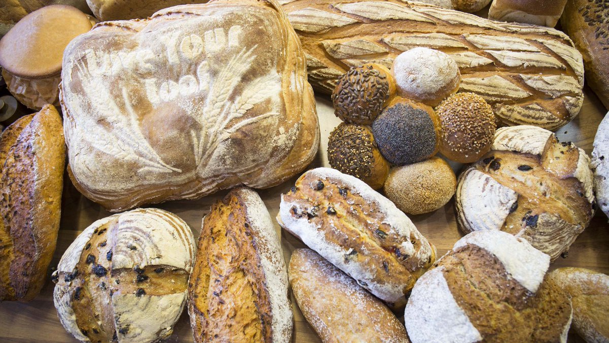UIBC_'s tweet photo. TOP 10 reasons to love bread 😍🍞🥖 And what about you, what makes you a #BreadLover ? 🙌 #bread #artisan #breadlovers @LoveYourLoaf  ➡️ https://t.co/nvo05BW7jG https://t.co/G1EG7pNQqd
