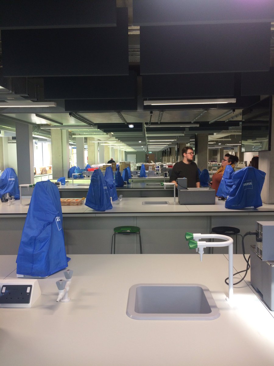 Dr_MTaylor's tweet photo. Amazing new #STEM building @Uni_of_Essex @ResearchEssex HUGE teaching lab. #bytescafe Breakout hub area and massive IT room. Bring on term!! #backtowritinglectures 😃 https://t.co/3J8zumzjxk