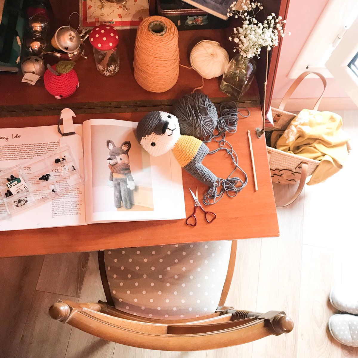 Ayer disfruté de una tarde para mi solita y empecé a Harry Lobo. Patrón de <a href="/picapauyan/">PicaPau</a> 🍁🐺 Yesterday I enjoyed an afternoon all by myself and started Harry Wofl. Pattern by <a href="/picapauyan/">PicaPau</a>