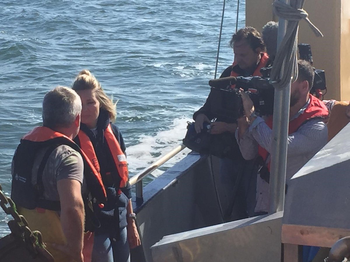 Vissersbond's tweet photo. Vandaag stapte @rtlkoffietijd aan boord van de WR-9 waar ze visserman Jan-Jurie van Eekelen interviewen over het MSC-keurmerk en de garnalenvisserij. Naar verwachting wordt de uitzending a.s. woensdag uitgezonden. #Koffietijd #Garnalenvisserij #MSC https://t.co/mDF1VpW5xH