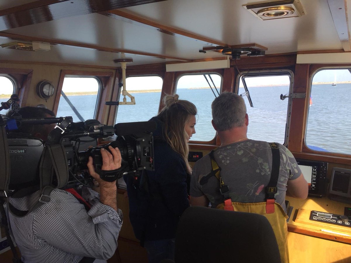 Vissersbond's tweet photo. Vandaag stapte @rtlkoffietijd aan boord van de WR-9 waar ze visserman Jan-Jurie van Eekelen interviewen over het MSC-keurmerk en de garnalenvisserij. Naar verwachting wordt de uitzending a.s. woensdag uitgezonden. #Koffietijd #Garnalenvisserij #MSC https://t.co/mDF1VpW5xH