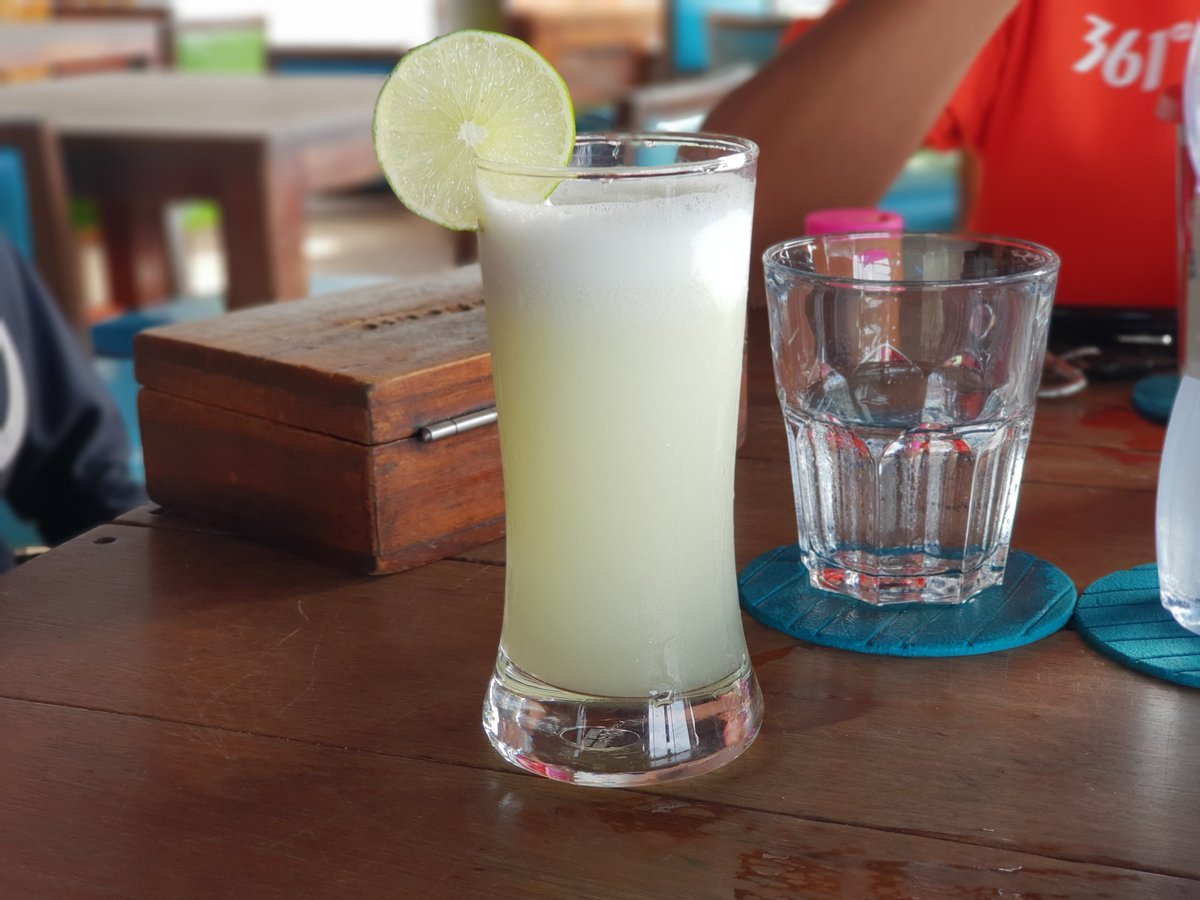 Sharaff__'s tweet photo. It's refreshment o'clock | @SeaHouseCafe | with @Niusha777, @fajs14 & @shifaazmod.
Stopped using plastic straws! ♻️
#RefusePlasticStraws
#yourlocalcafe SINCE 2007
#SeaHouseMaldives
#ShareTheLove 🧡 https://t.co/pcIO7agBCD