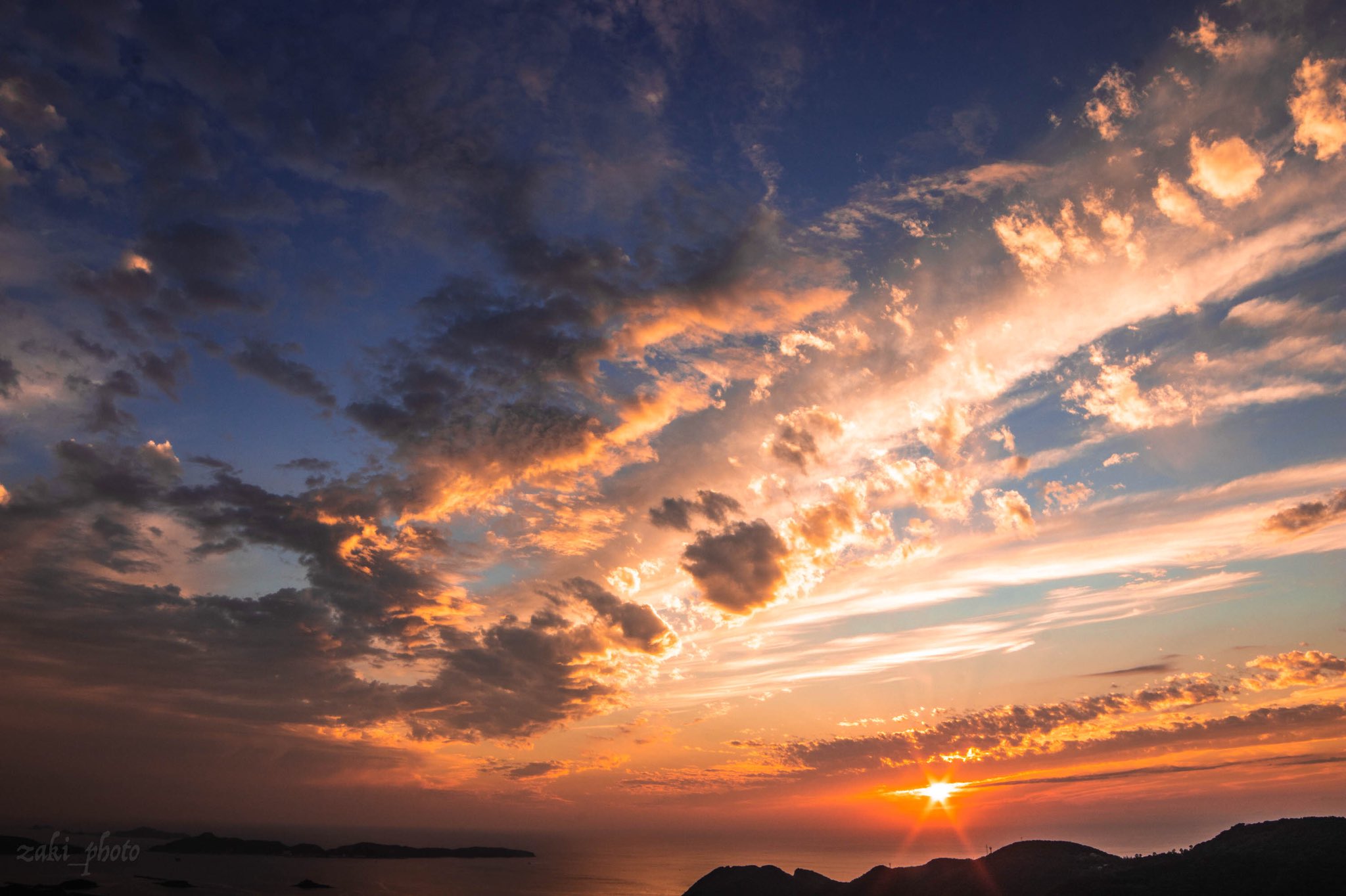 ざきphoto 秋は夕暮れ って言うけど昨日の夕方の空は本当にかっこよかった