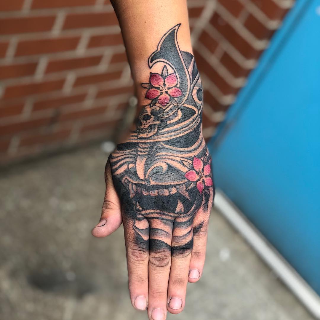 vidalocatattoos's tweet photo. Samurai Helmet hand piece done by Dan. 
- 
For booking contact us at vidalocatattoobolton@gmail.com ⠀
-
#tattoo #tattoos #tattoideas #tattoodesigns #menstattoo #tattooedgirls #newtattoo #firsttattoo #nexttattoo #newink #nextink #firstink #balckandgrey #ink #inked #tattodesign https://t.co/EHeQV6j0ua