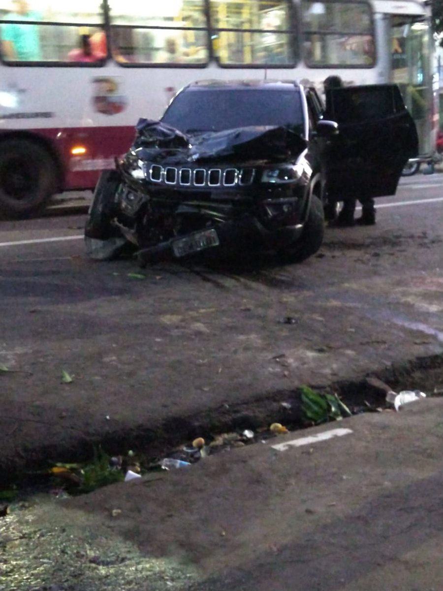 belemtransito's tweet photo. Gentil com Castelo hoje. Motorista possivelmente bêbado. Uma jovem de 19 foi atingida e infelizmente perdeu a vida. 😥 NÃO DIRIJAM APÓS BEBER! Se você SABE que vai beber, programe-se ANTES pra voltar de táxi, aplicativo de mobilidade ou de carona com alguém sóbrio. https://t.co/wx97AMissN