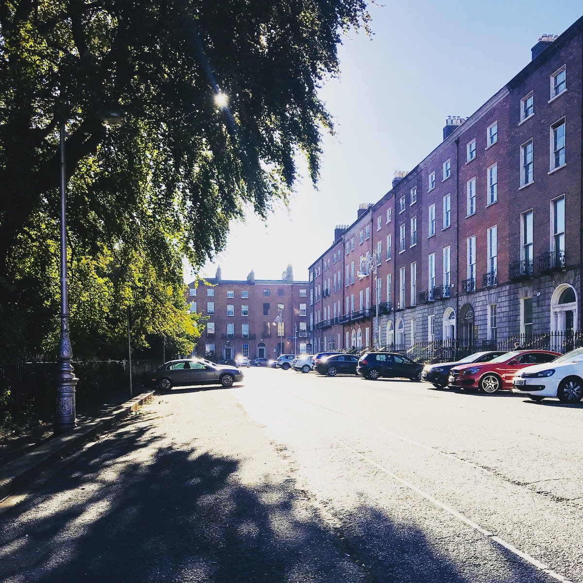mojohub's tweet photo. Fitzwilliam Square looking beautiful in the September sun ☀️#fitzwilliamsquare #outsourcedmarketingdublin #mojomarketing #mojo https://t.co/0mBm4kG1Ys