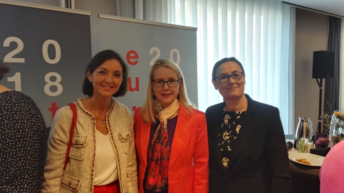 Today in the margins of the Competitiveness #EUCouncil the #EU2018AT Presidency I have participated at the meeting #MoreWomenInDigital hosted by Margarete #Schramböc Minister x Digital & Economic affairs & EUComissioner Maria Gabriel.Good chat with spanish Min. Reyes Maroto.