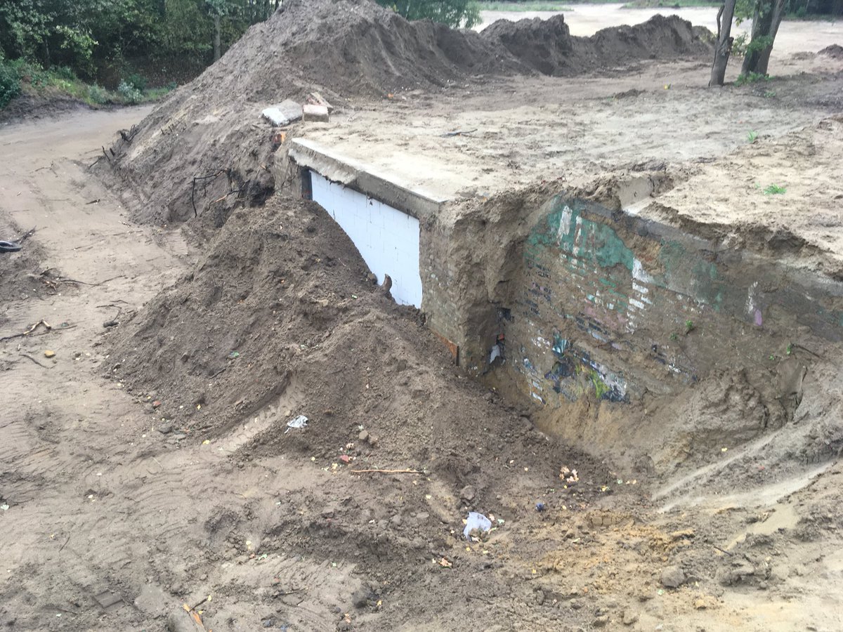 BoswachterEdJ's tweet photo. Eindelijk is het zo ver! De oude steenfabriek op de #Vinkenberg doet z’n laatste oogje toe en gaat vanaf nu door het leven als ondergronds vleermuizenhotel! https://t.co/END3hyE9R7