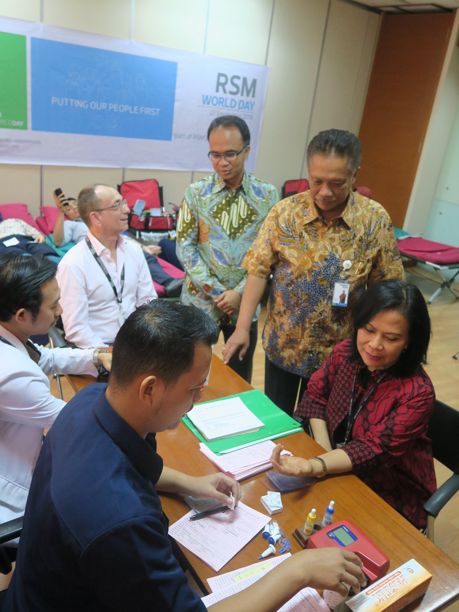 ID_RSM's tweet photo. Blood Donation, Save Life. Ini merupakan salah satu rutinitas tahunan dalam rangka merayakan peringatan RSM World Day. #RSMworldday2018 #RSMIndonesia https://t.co/CeNs9GCRro