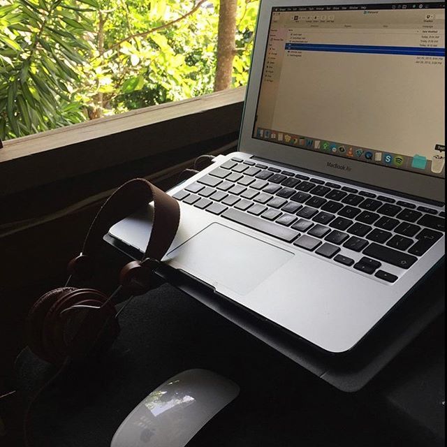 craftandclutter's tweet photo. Way back 2013, the time where my laptop, Upwork and a relaxing scenery from my grandma’s window were my everyday musts. Back then, everything was still a blur with freelancing, and now it changed my life! 5 years later I have grown so much with @upworkin… https://t.co/Yms04OFlW2 https://t.co/EHxDluOjdn