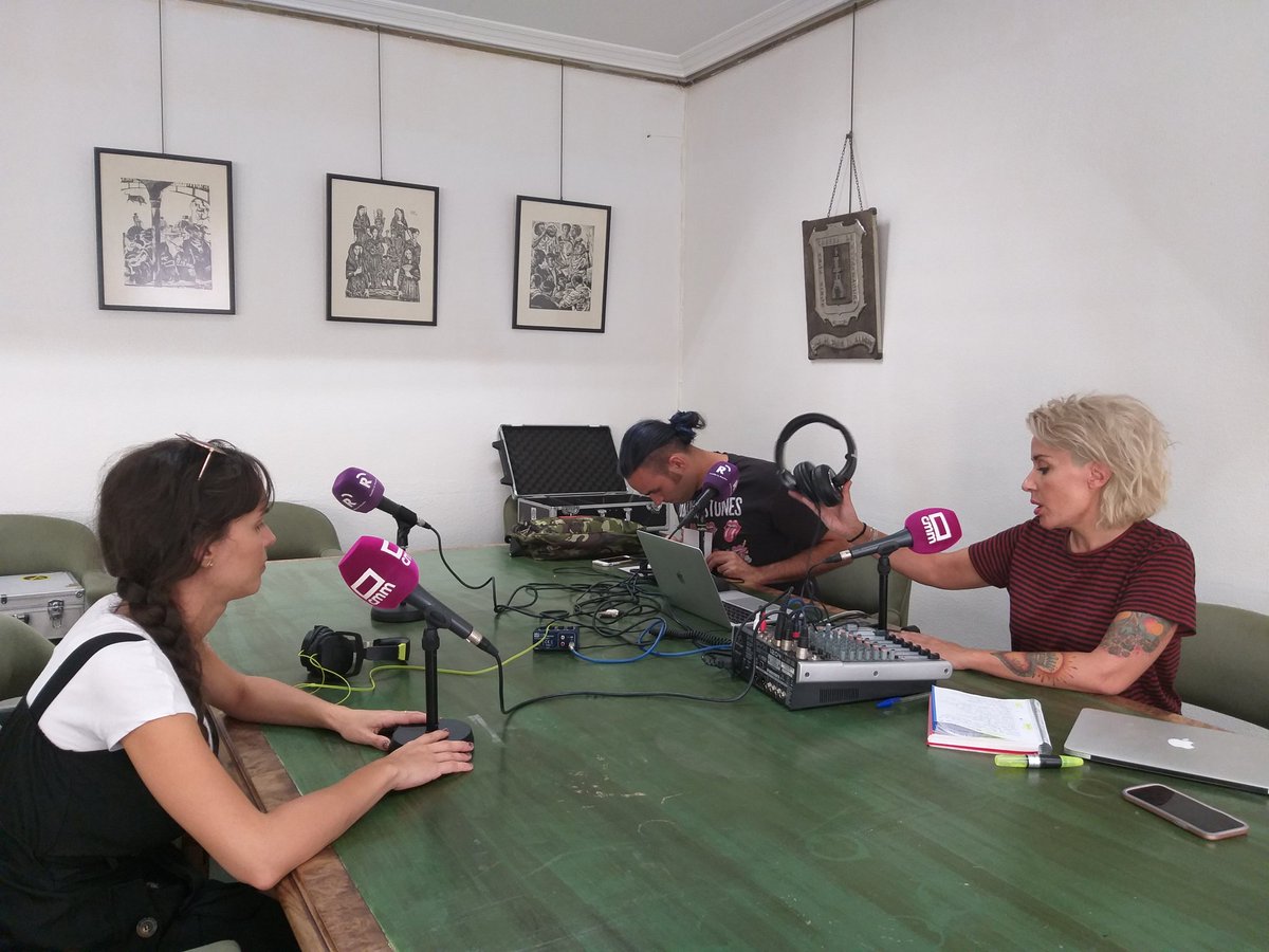 Con @elenadalguero haciendo promocion en #radios de su nuevo disco #ElenaSalguero.que discazo.¡¡Nos encanta!!@yosoycomunica <a href="/Elena__Salguero/">ELENA SALGUERO</a> @radiosol_xxi @radiointernacional <a href="/CMM_es/">Castilla-La Mancha Media</a> #disco #musica #flamenco #pop #soul #conciertos