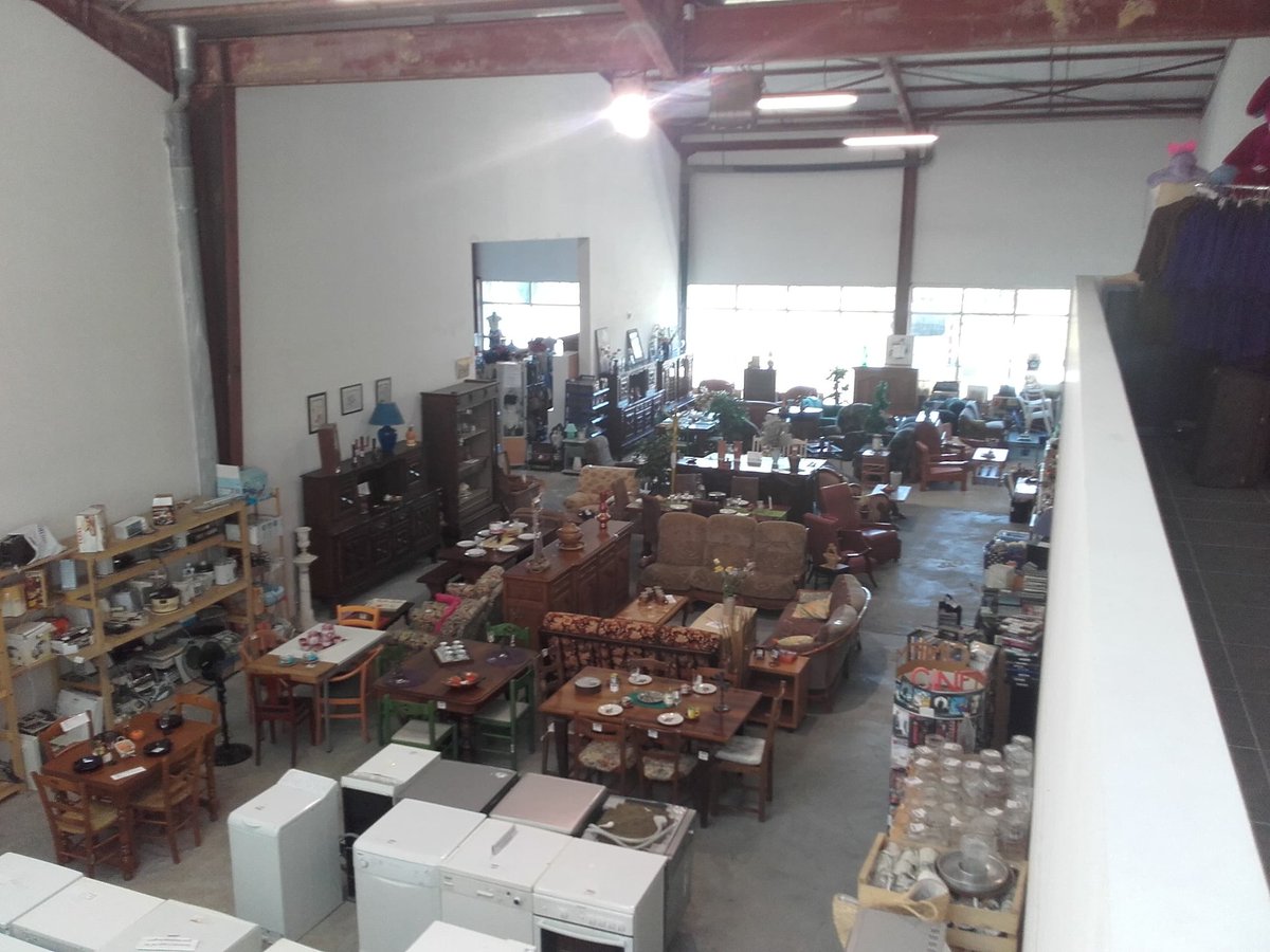 AlternatibaB's tweet photo. Étape du midi à dire sur l'Adour à @landesressourcerie dans le cadre du tour @Alternatiba_ . pour la transition énergétique, acheter d'occasion est une des solutions au lieu d'acheter neuf. #recycling #occasion elle agit pour le lien social (personnes âgés, en réinsertion,...) https://t.co/sgiQCbarbX