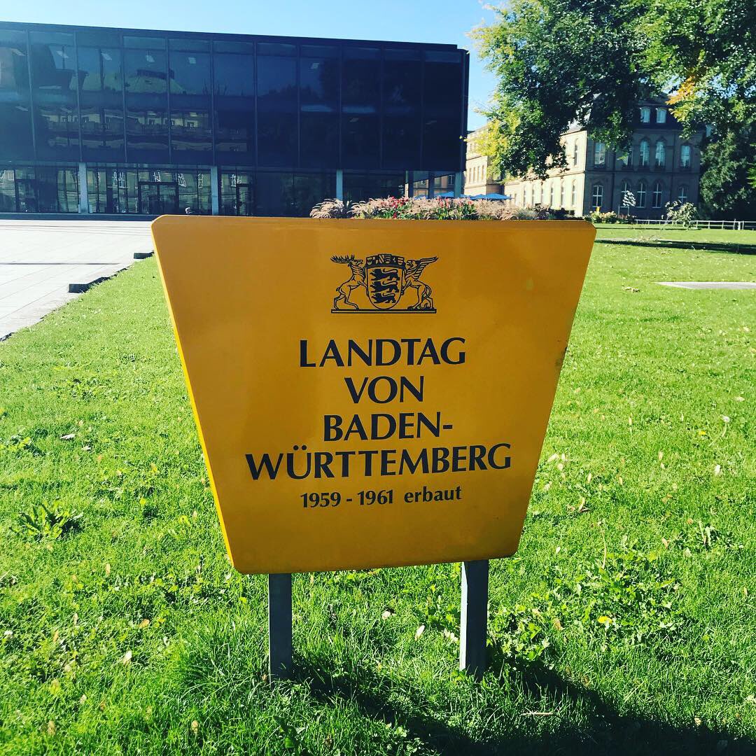 SocEntBW's tweet photo. #SocEntBW beim Business Lunch für Frauen der Friedrich-Ebert-Stiftung im Landtag. Unsere Vorständin Marika Bernhard spannt den Bogen zwischen der Start-Up Szene und Social Entrepreneurship!
#frauenpower #SocEnt #socialstartup #friedrichebertstiftung #collectiveimpact #sponsort https://t.co/OrRMhzmWuq
