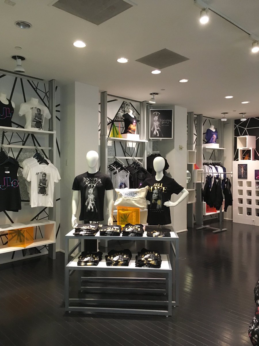 PerfumeDudeBB's tweet photo. Had the most AMAZING weekend in #LasVegas last weekend for my BIG #JLoVegas trip! Finally got to see @PHVegas, shopped in the @ZapposTheater store for #ALLiHAVE merch and I was FRONT ROW at @JLO! Finally got to SEE MY ICON &amp; SHE SEEN ME-(pic 4)❗️ #DreamComeTrue #HappyJLover❤️ https://t.co/qu36EsocLG