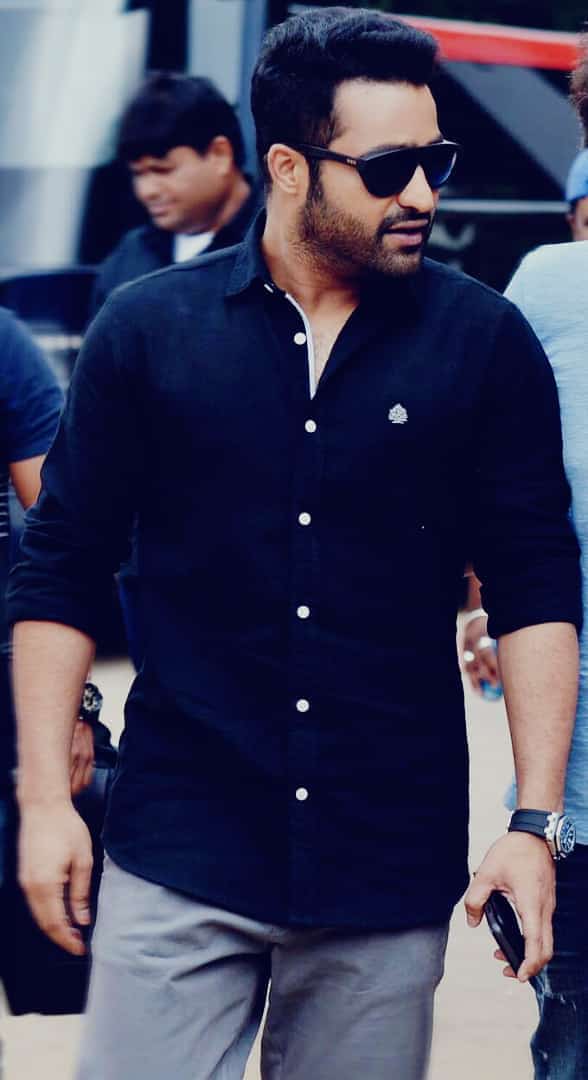 SeemaAbbayi's tweet photo. @vamsi84 @tarak9999 @MusicThaman @hegdepooja #Prerealease event Sir??? https://t.co/rOuHHNSTil