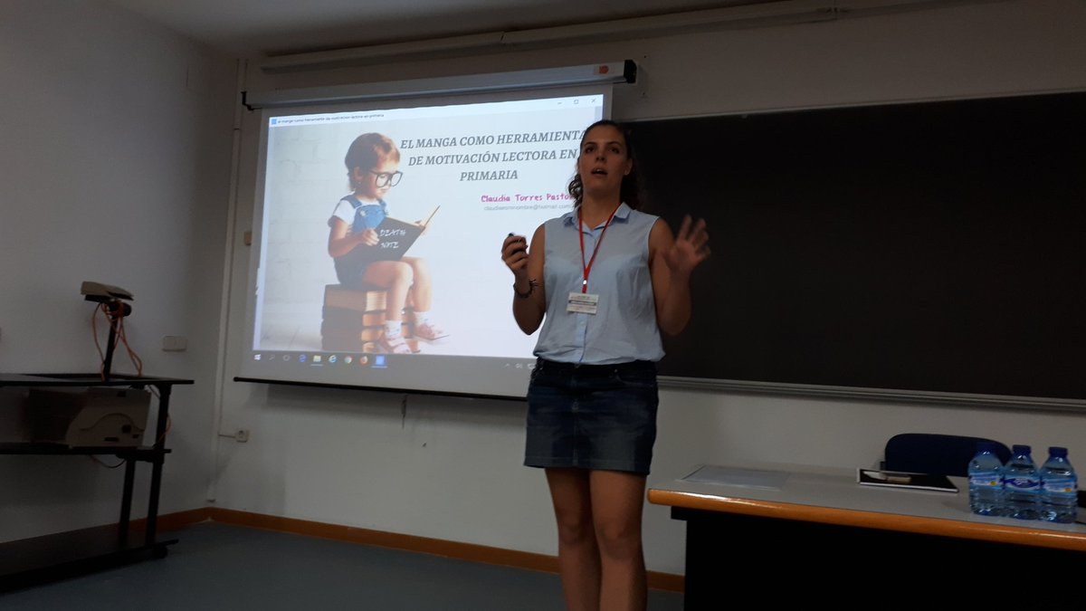Rocieco's tweet photo. Hablando del manga en las aulas de Primaria en #Unicomic2018 ¡Mangástico! https://t.co/2oXoqlSpGk