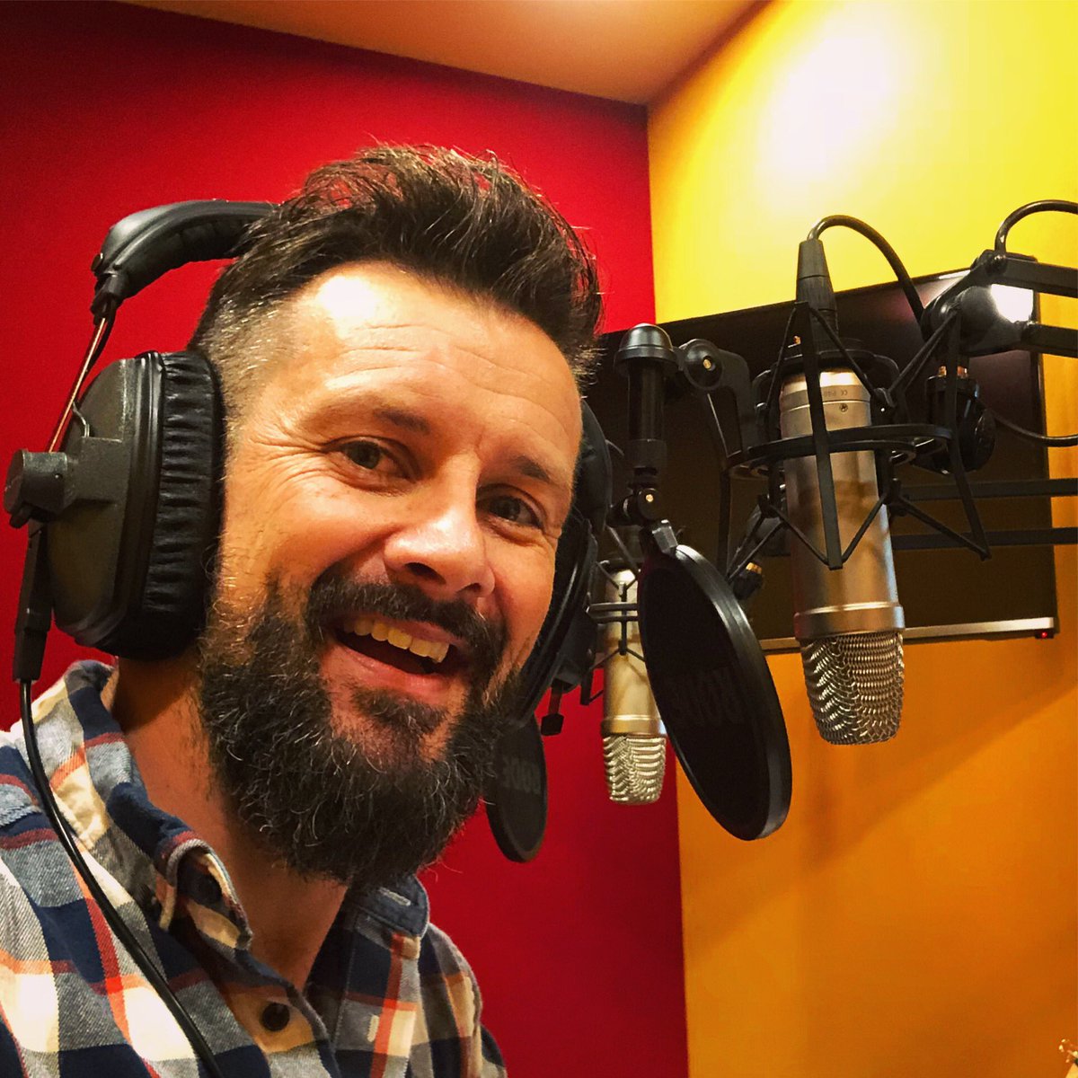 maxreestore's tweet photo. A full day of radio interviews with @wearesunny talking all things Upcycling and how to personalise rented homes without jeopardising your deposit! #upforupcycling #ad https://t.co/quAFLkbUF7