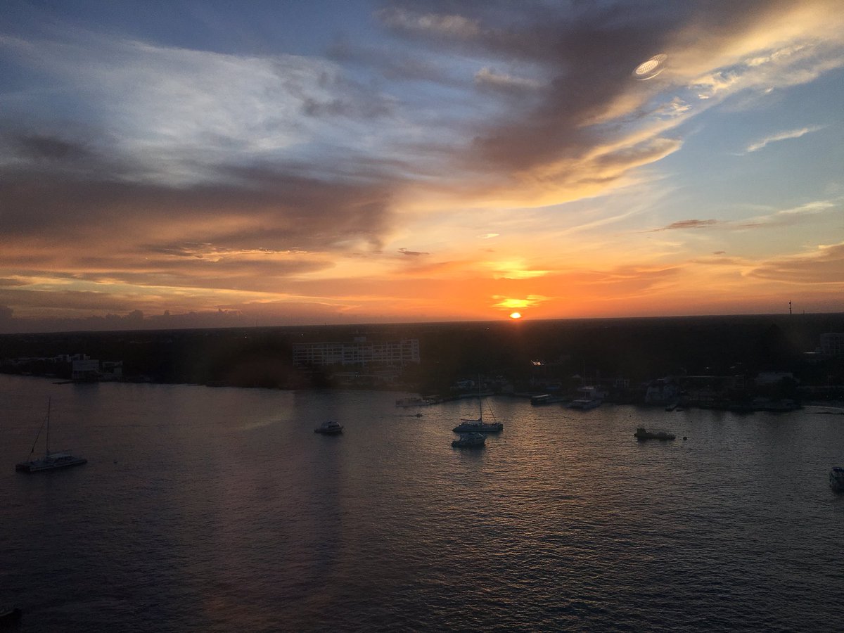 sandyezzell's tweet photo. #sunrise in #Cozumel #GetConnected #OutlanderTravel #Cruise #RoyalCaribbean #HarmonyOfTheSeas https://t.co/o331F9x5pL