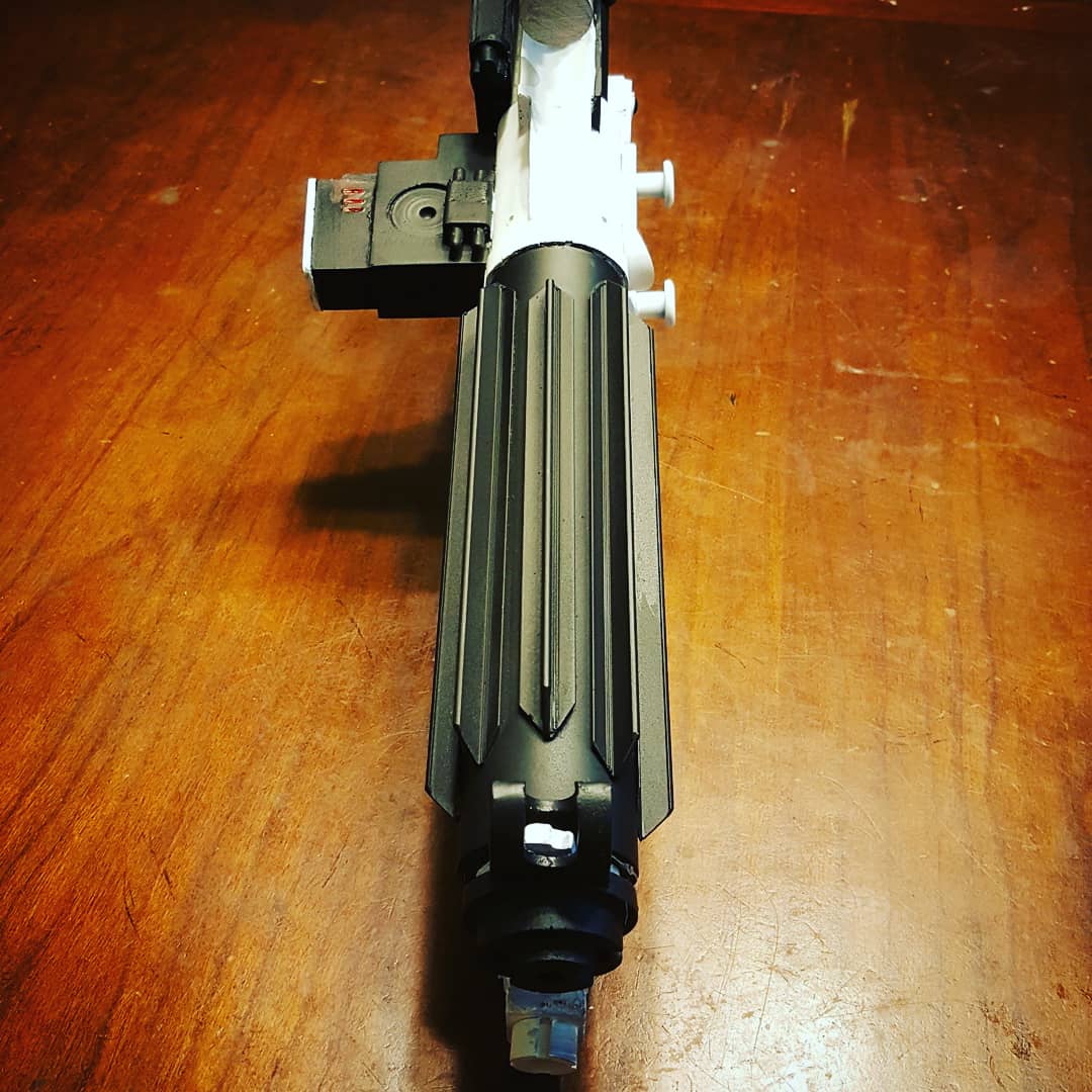 darthcleavage's tweet photo. I take on a few projects for charitable events every year and this F-11D was one such item. @diamondstateprops makes amazing pieces!
#starwars #thefirstorder #blaster #pewpewpew #firstordertrooper #f11d #resin #paint #prop #costume #cosplay #charity #giving https://t.co/j3R3wh4v27