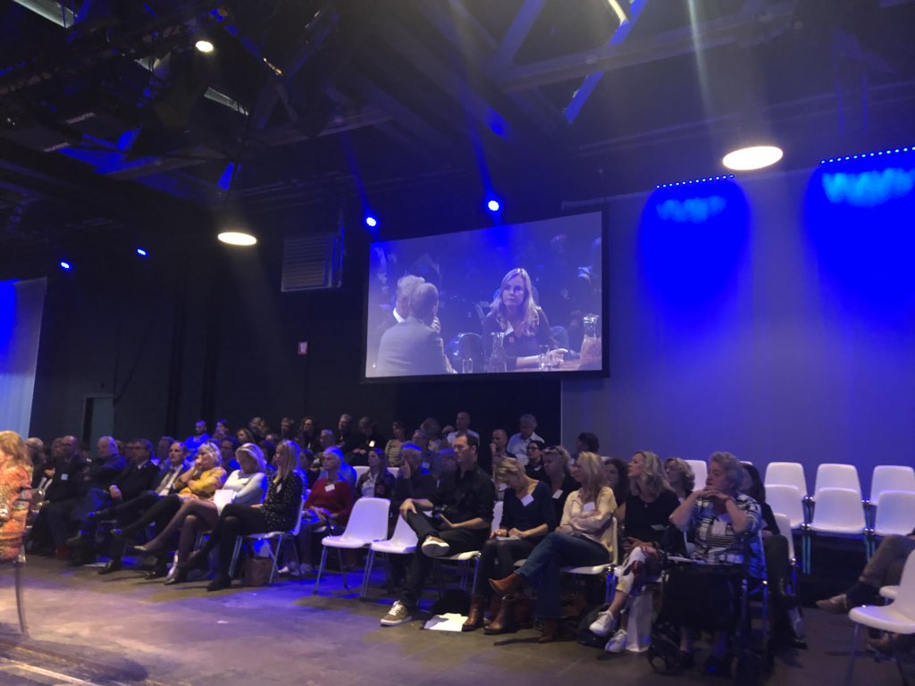 Esst2's tweet photo. Praten is leuk, maar we moeten het gaan doen. Niet alleen, samen. De schakels moeten het samen doen #verwardgedrag #schakels @Rijtuigenloods #verward https://t.co/4d3a5lkrF2