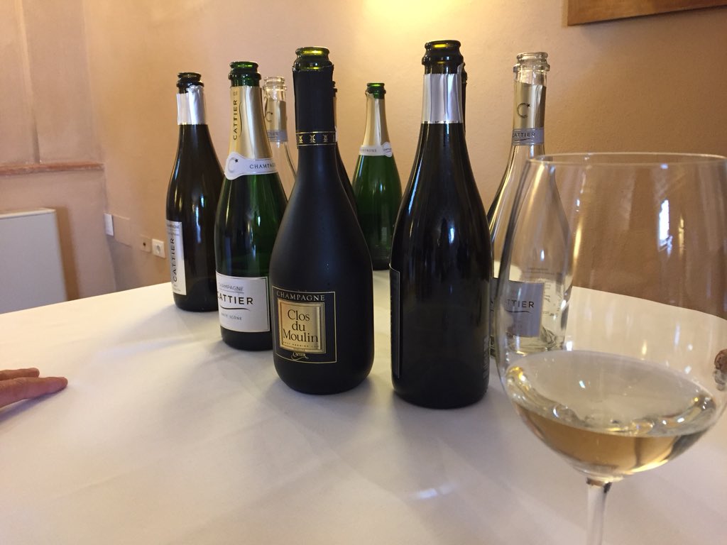 DalleVigne's tweet photo. È Villa Da Vinci a Casale di Valle ad ospitare la riunione della forza vendite dalleVigne. Durante la mattina sono state presentate molte novità, dal nuovo responsabile della distribuzione a due cantine che si inseriscono nel nostro catalogo.
#dalleVigne il valore del #vino https://t.co/zr4KyCCRY7