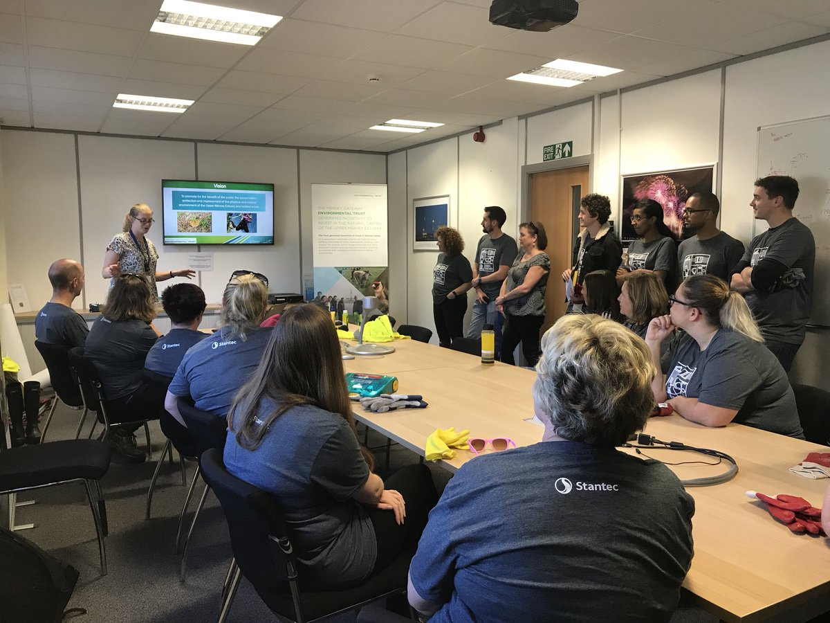 sllmcgrath's tweet image. Volunteering in the sun with my @stantec #Warrington colleagues today! Armed with gloves, litter pickers &amp;amp; plenty of enthusiasm, we’ve collected over 40 bags full of litter from the Widnes Saltmarsh for #StantecintheCommunity Week #StantecTogether #plasticresolution  @mgenvtrust