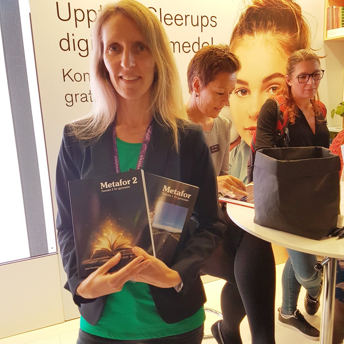 jenny_pedagog's tweet photo. Intresserad av ett #läromedel i #svenska på #gymnasiet? Befinner du dig på @bokmassanGbg? Gå då till @gleerups monter och kika i #Metafor1 och #Metafor2. https://t.co/15sHs5FWyC