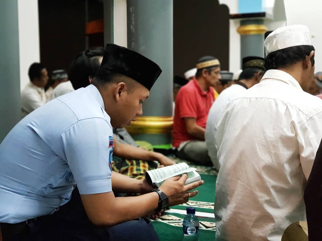 Madiun , (27/09)
Warga Binaan dan Pegawai Lapas Pemuda Madiun melaksanakan kegiatan Yasinan Rutin bertempat di masjid At-Taubah Lapas Pemuda Madiun
#jatimpastihebat
#kemenkumham 
#lapas 
#rutan
<a href="/DITJEN_PAS/">DitjenPemasyarakatan</a> 
@Kemenkumham_Jtm