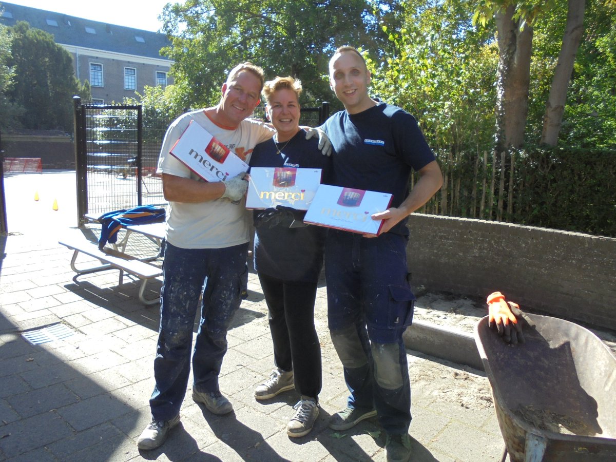 Voort wat, hoort wat. De harde werkers krijgen een bedankje. De school is superblij dit werk!