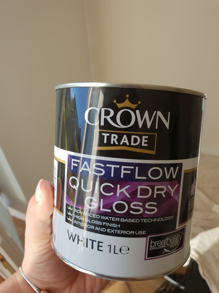 Mike_Katie_Lee's tweet photo. I had the pleasure (questionable verb at times) of using @CrownTradePaint fast flow gloss today. "Laying into" more than laying off made me feel like a school bully at some points. Overall great flow, opacity and really has some balls. I will definitely use again @decoratorsforum https://t.co/TnNdLMWzyZ