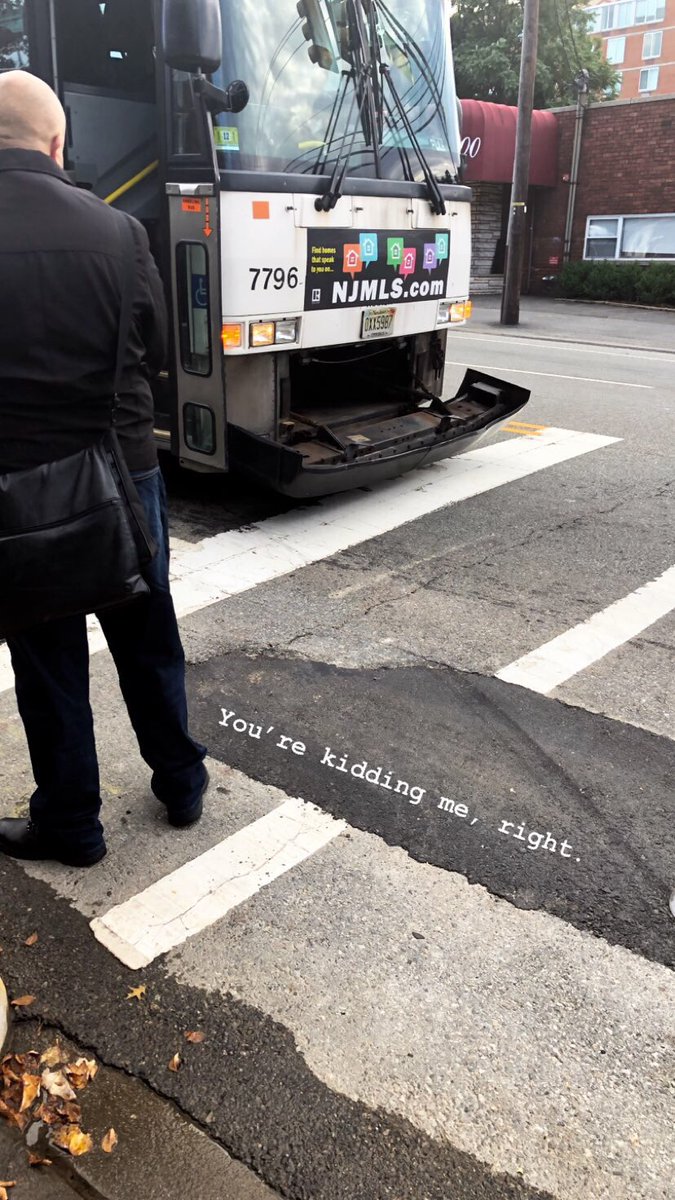 jinnyinab0ttle's tweet photo. Yesterday and today. Two consecutive days @NJTRANSIT #ihateyall #ihatecommuting #anyoneinNJhiring? https://t.co/gEfJsNGyWh