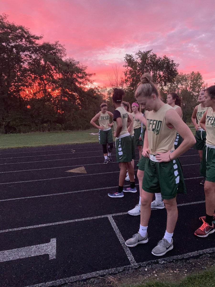 CoachIveyUMiami's tweet photo. A Tiffin sunrise with @TiffinUwbb as we ATTACKED the track this morning with great effort and energy. Very proud of the squad! 🏆🐉🏀 https://t.co/W2kN8YxeVF