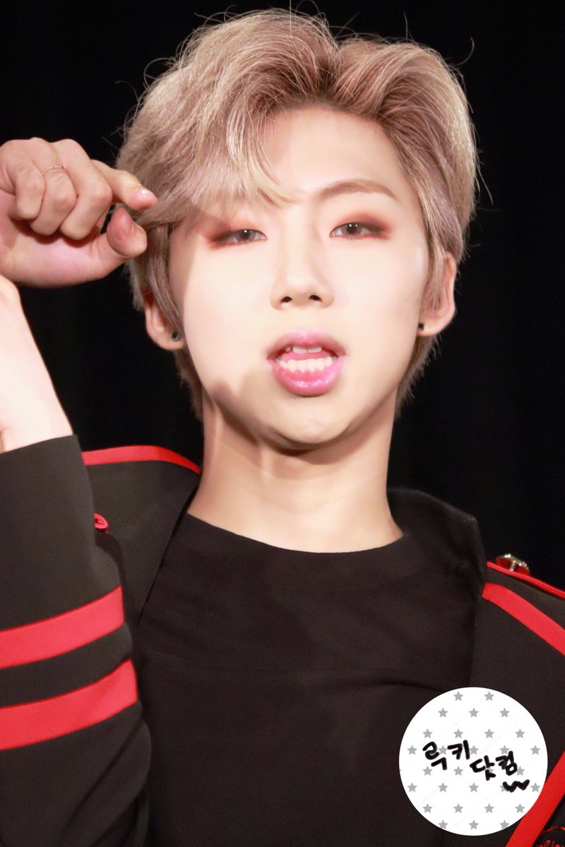 20010419_com's tweet photo. 180927 1부 포토타임 

루키닷컴❤️❤️❤️❤️

#ATEEN #에이틴 #Rookie #루키 #ルキ #정현석 

@AteenOfficial https://t.co/pHvLW04Dsn