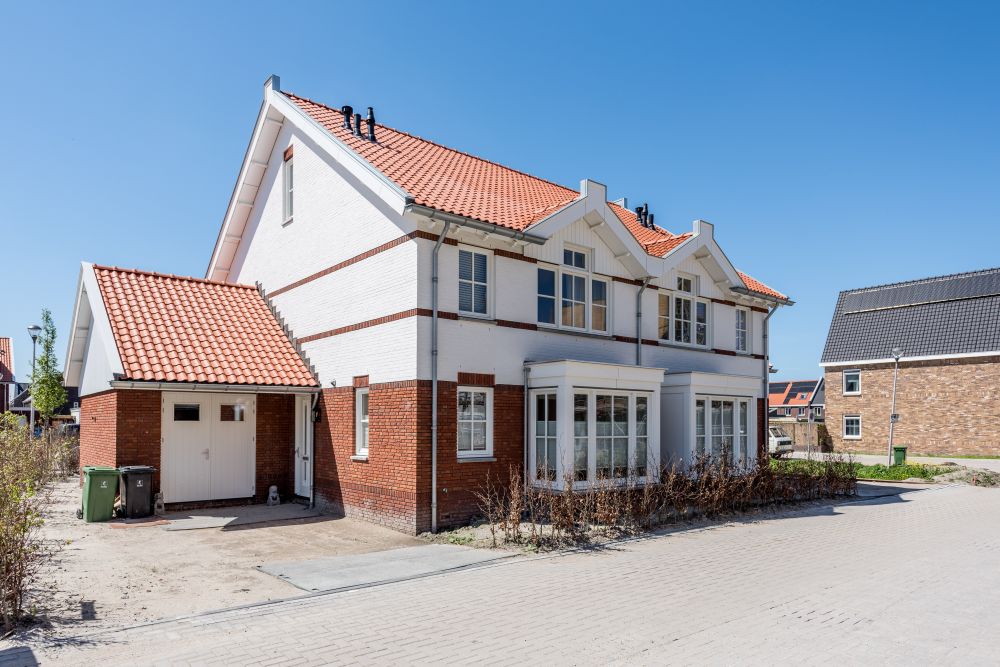 De woningen in Landrijk 9 zijn geschikt voor mensen die willen wonen in een ruime woning, in een prachtige groene, centraal gelegen leefomgeving met volop mogelijkheden om hun woning helemaal zelf in te delen. Er zijn nog maar enkele woningen beschikbaar. landrijk-pijnacker.nl