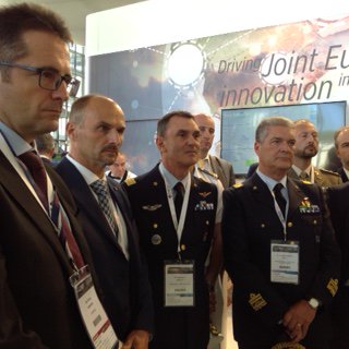 Leonardo_IT's tweet photo. Felici di dare il benvenuto presso il nostro stand a #CybertechEurope2018 al Generale Vestito, comandante del #Cioc e al Generale Noto, Direttore della #SPE, e di aver potuto dimostrare le capacità di #Leonardo in ambito #CyberSecurity #Leonardo4Innovation #BuildingCyberSecurity https://t.co/1RRL0mJnJ8