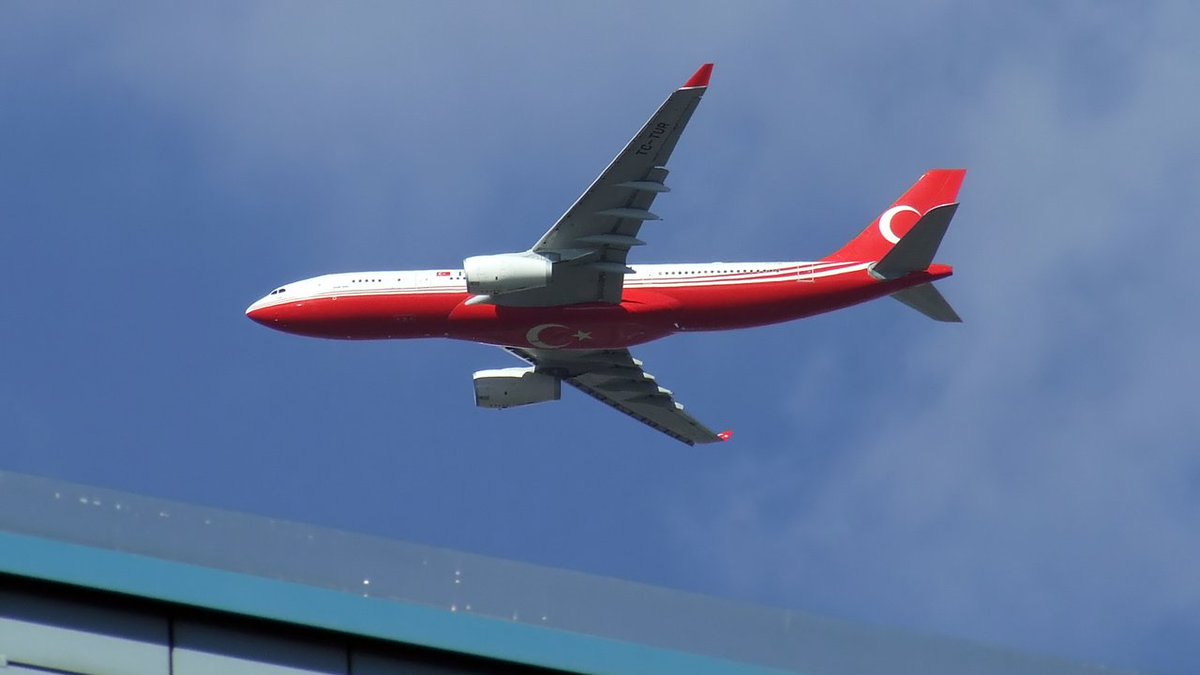 A3803's tweet photo. Der zweite türkische Regierungsflieger kam auch gerade nach #TXL. #Erdogan #TCTUR #A330 #GovernmentOfTurkey https://t.co/py8ECXuooa